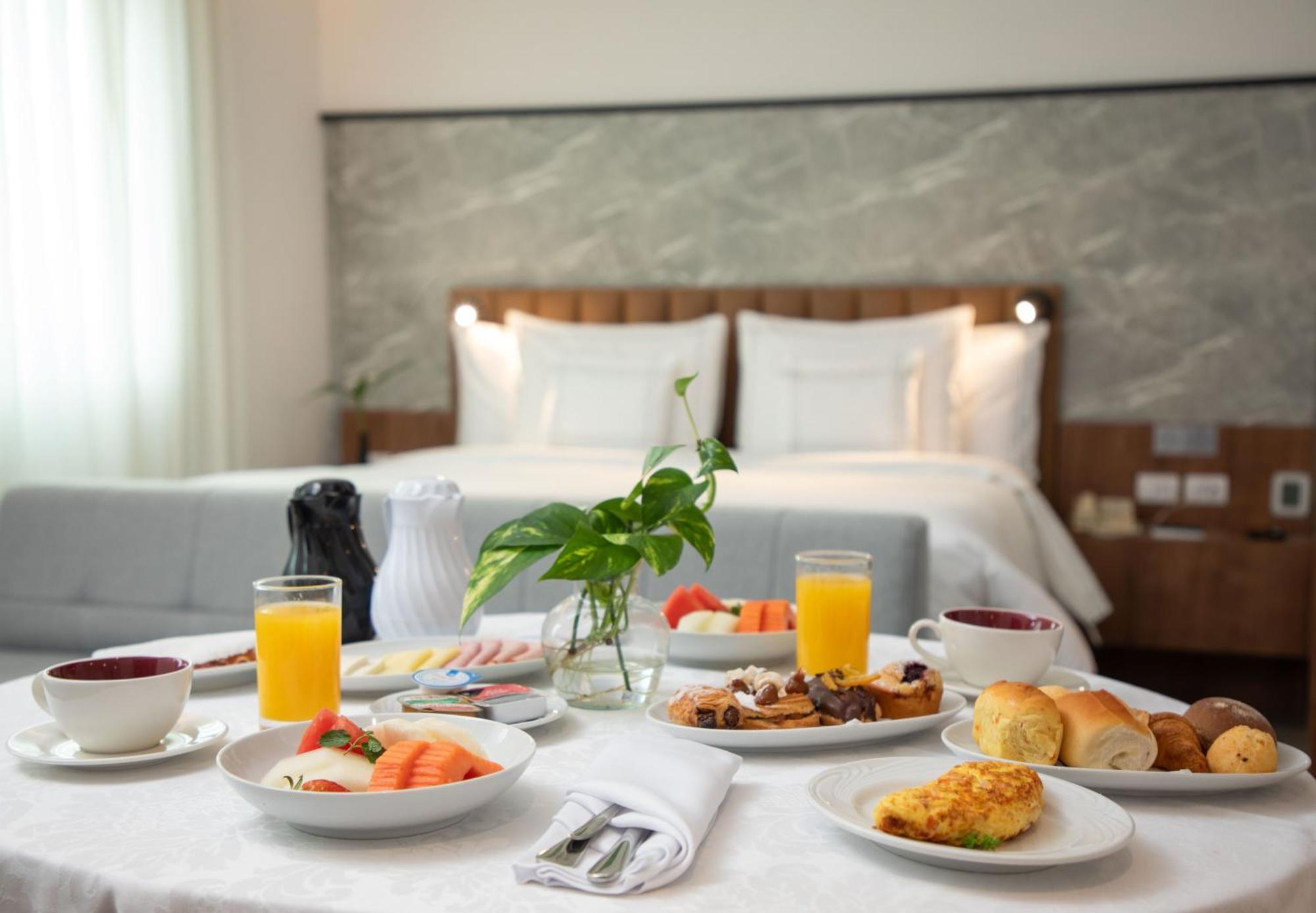 멜리아 자르징 유로파 호텔 상파울루 외부 사진 A breakfast in bed