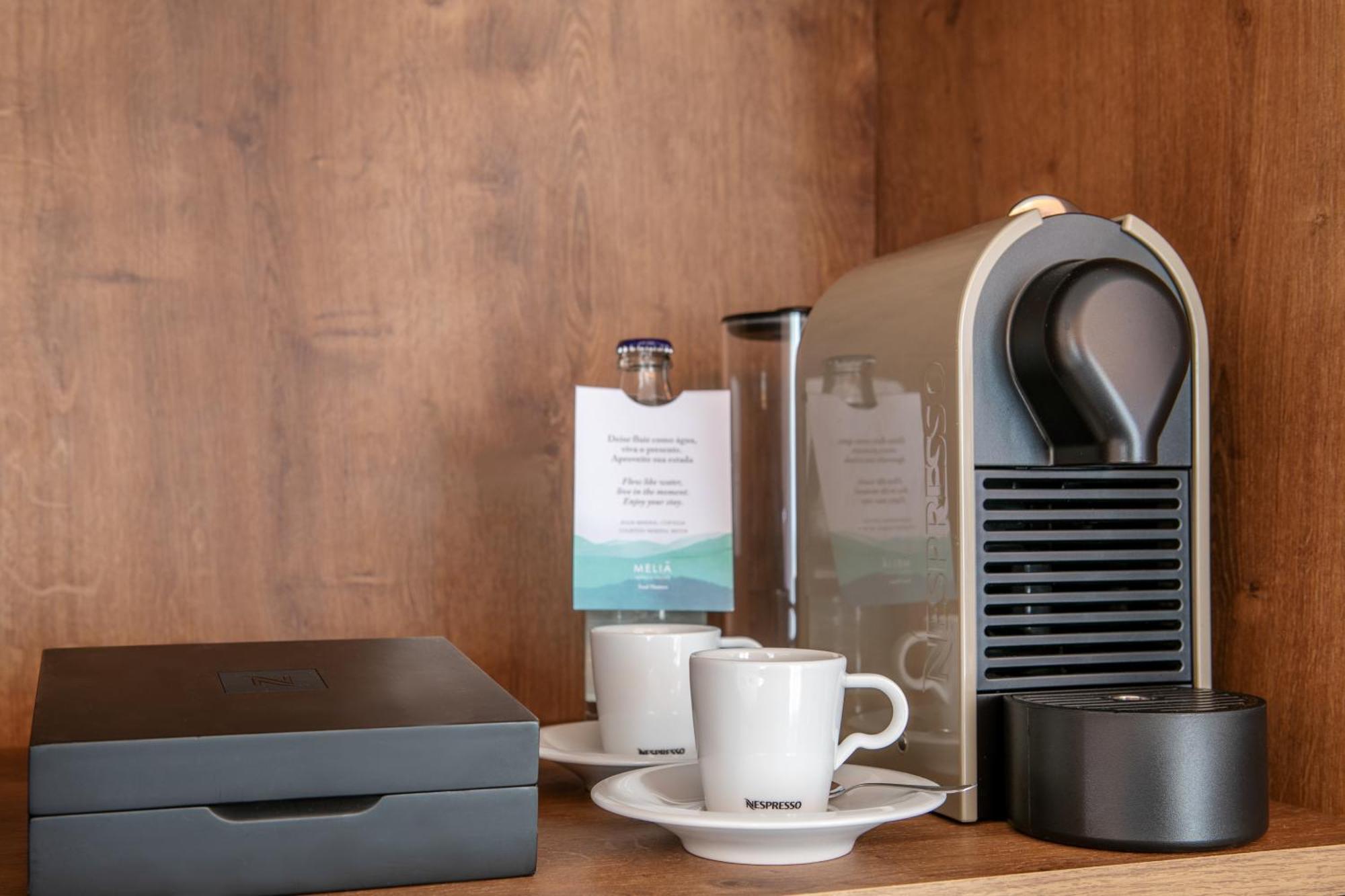 멜리아 자르징 유로파 호텔 상파울루 외부 사진 A Nespresso coffee machine