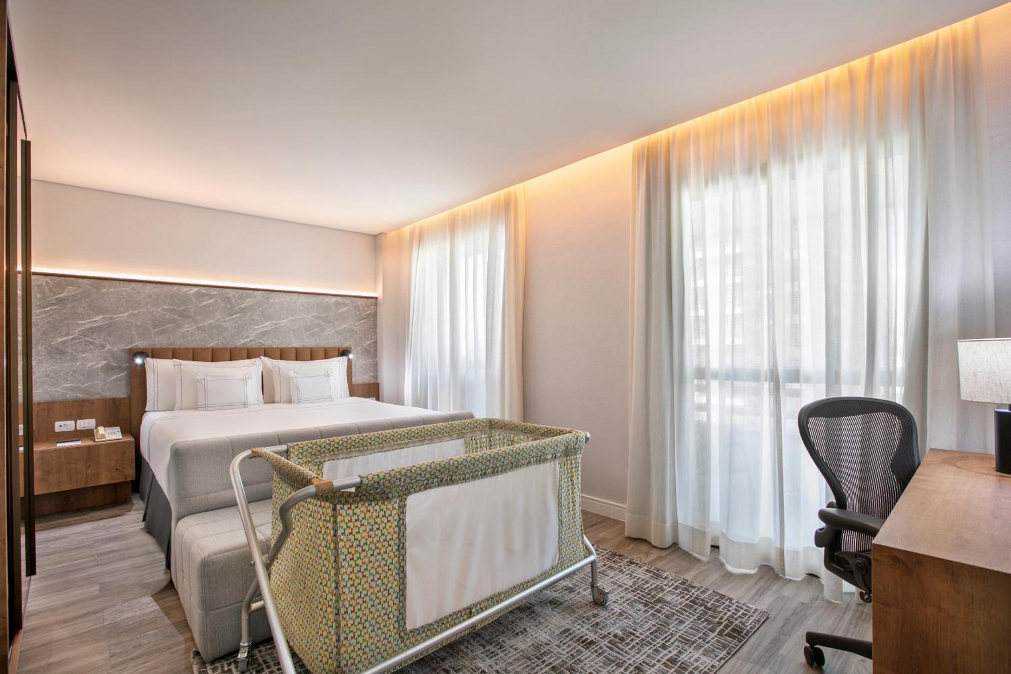 멜리아 자르징 유로파 호텔 상파울루 외부 사진 A crib in a hotel room
