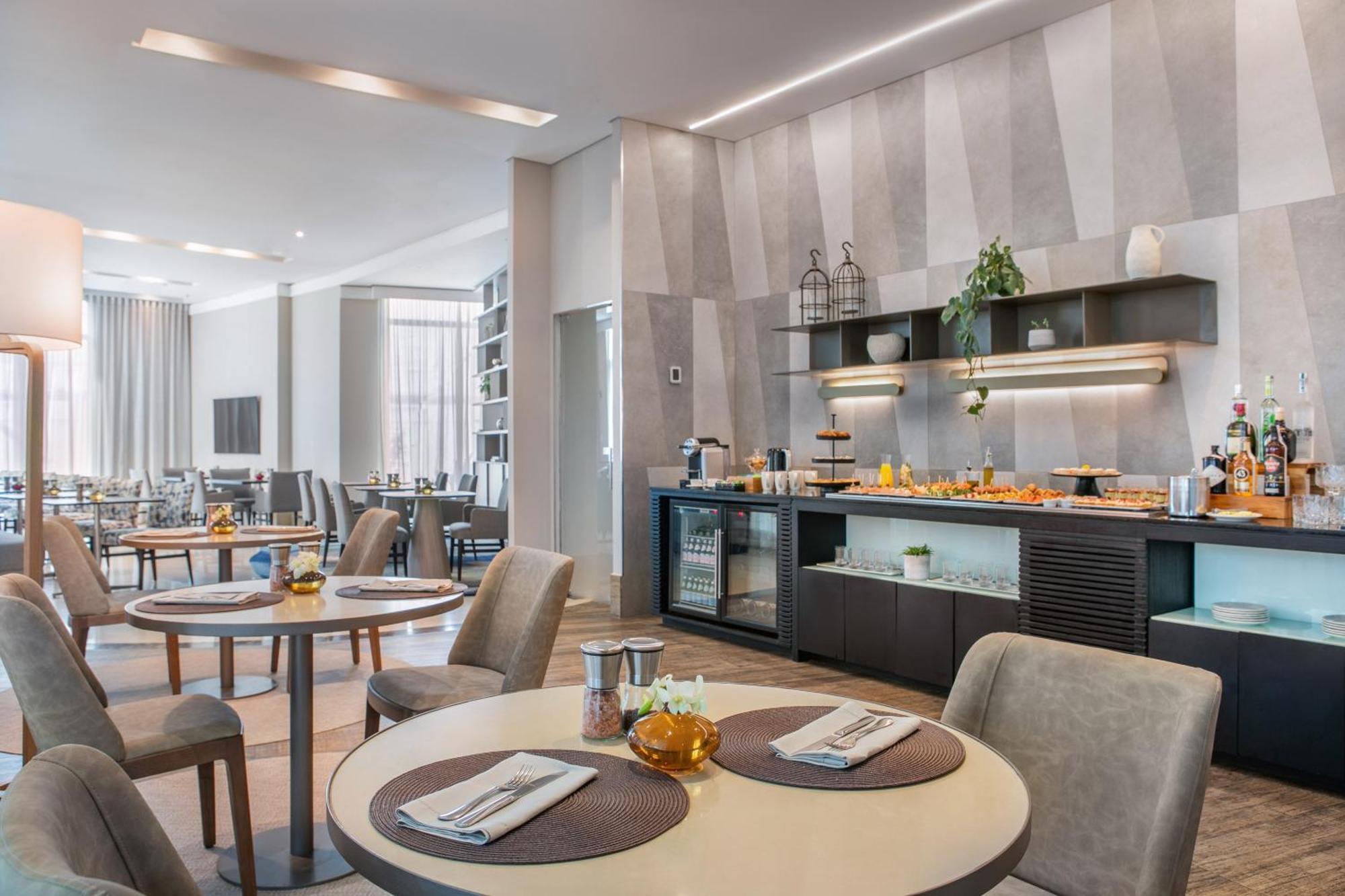 멜리아 자르징 유로파 호텔 상파울루 외부 사진 The lounge at the airport